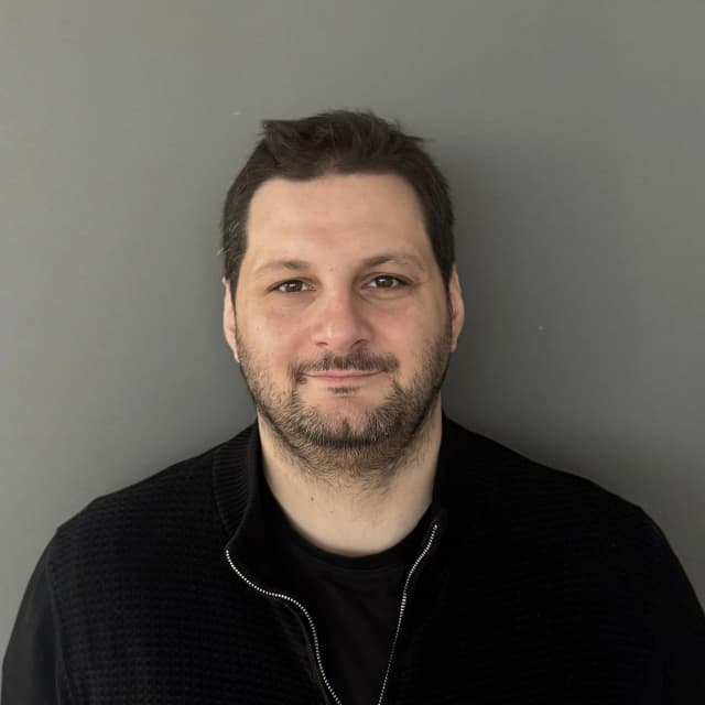 Simon J.